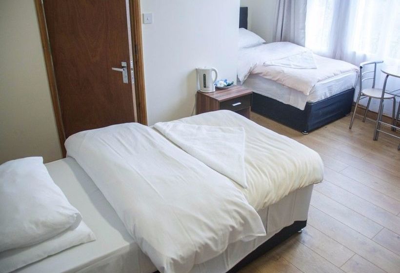 פנסיון Cherwell Guest House