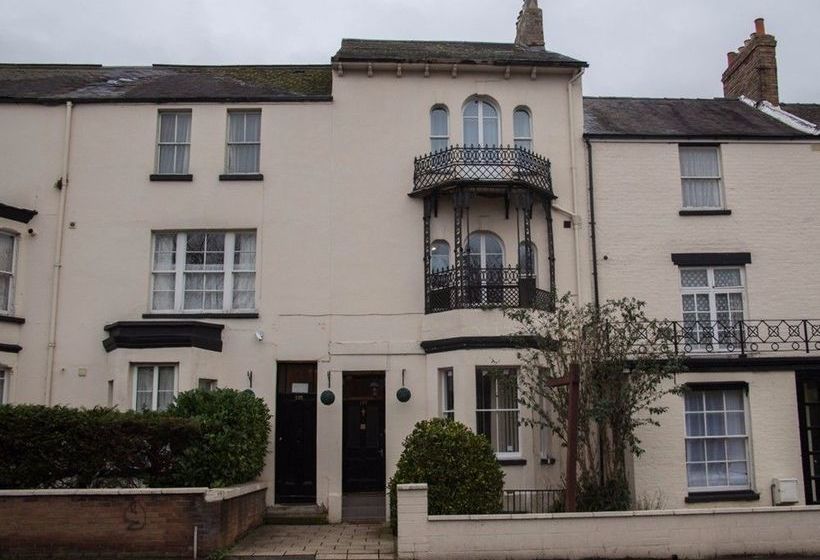 פנסיון Cherwell Guest House