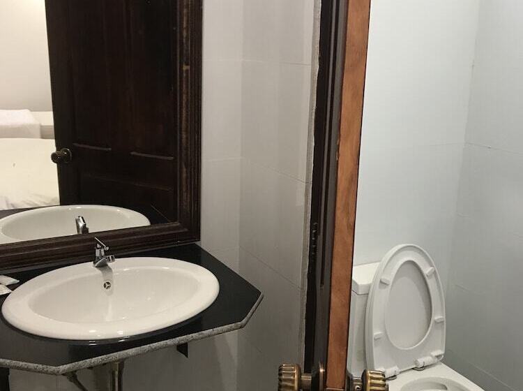 بنسيون Golden Lotus Place