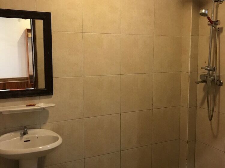 بنسيون Golden Lotus Place