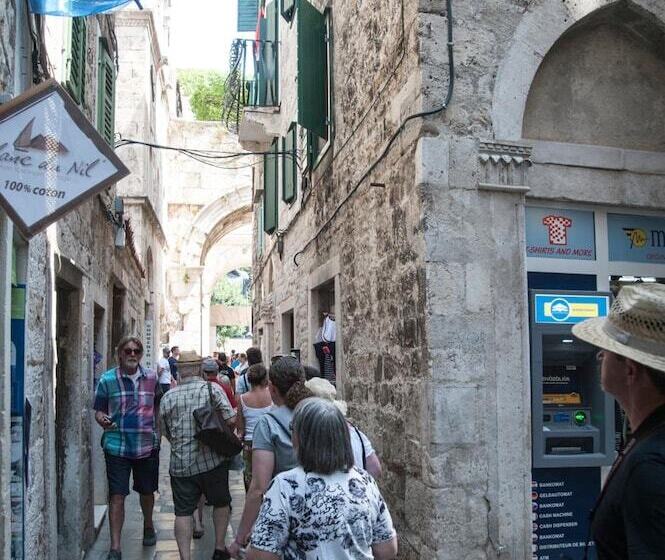 پانسیون Grgur Ninski Rooms