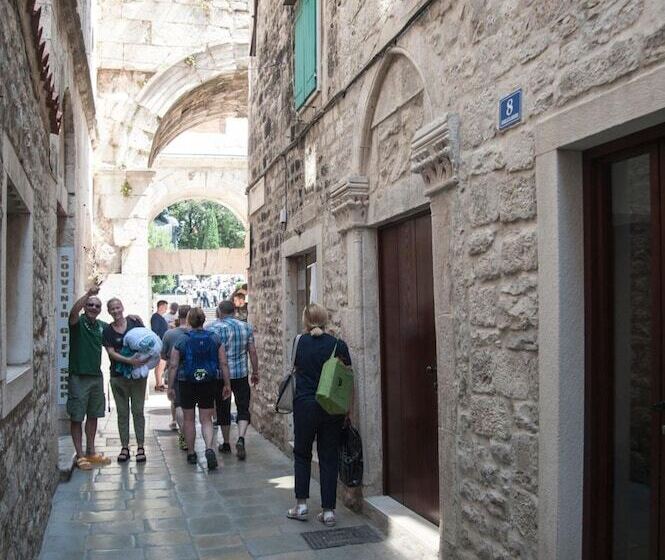 پانسیون Grgur Ninski Rooms