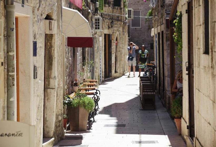 پانسیون Grgur Ninski Rooms