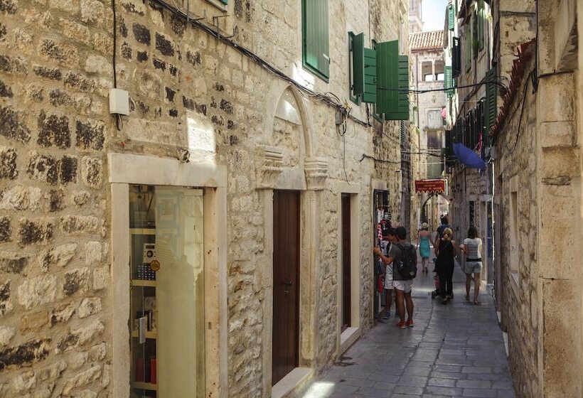 پانسیون Grgur Ninski Rooms