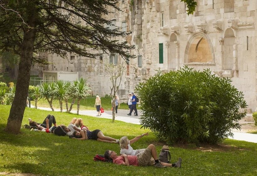 پانسیون Grgur Ninski Rooms