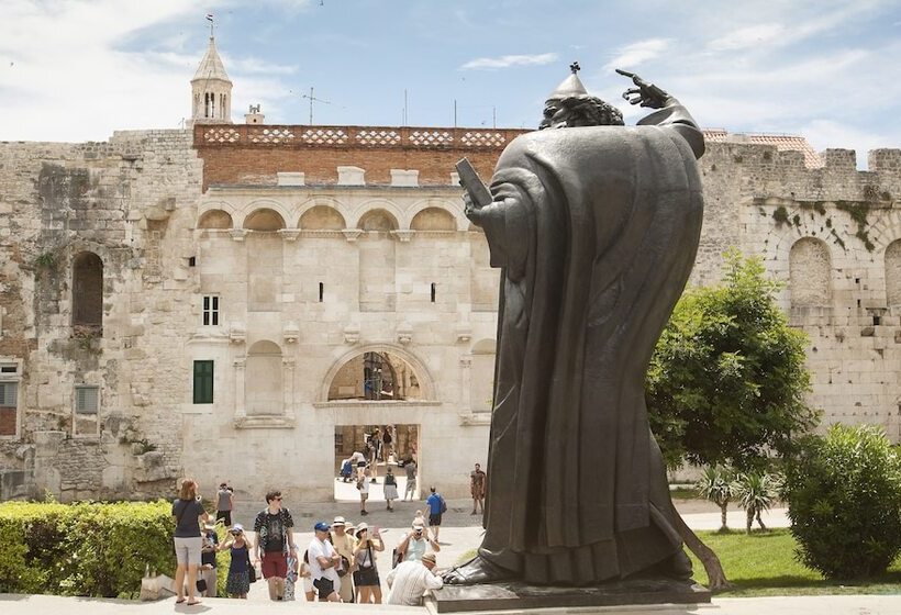 پانسیون Grgur Ninski Rooms