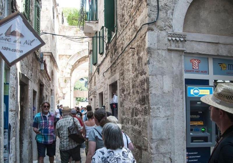 پانسیون Grgur Ninski Rooms