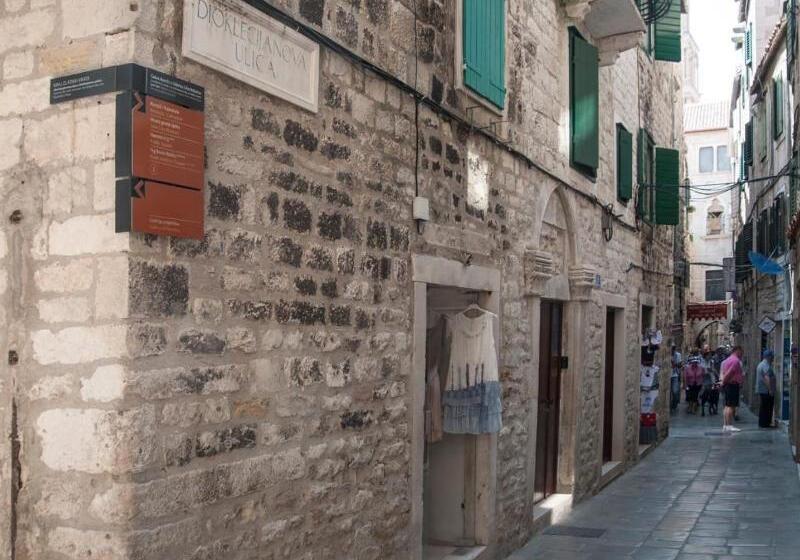 پانسیون Grgur Ninski Rooms