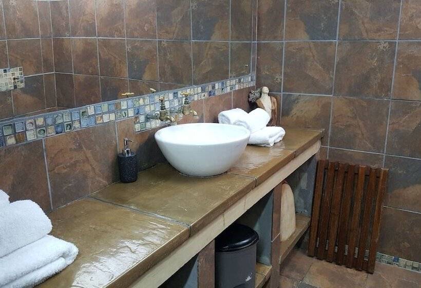 膳宿费 Hornbill House