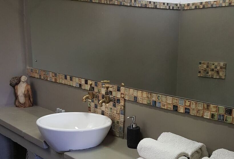 膳宿费 Hornbill House