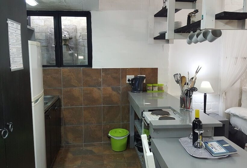 膳宿费 Hornbill House