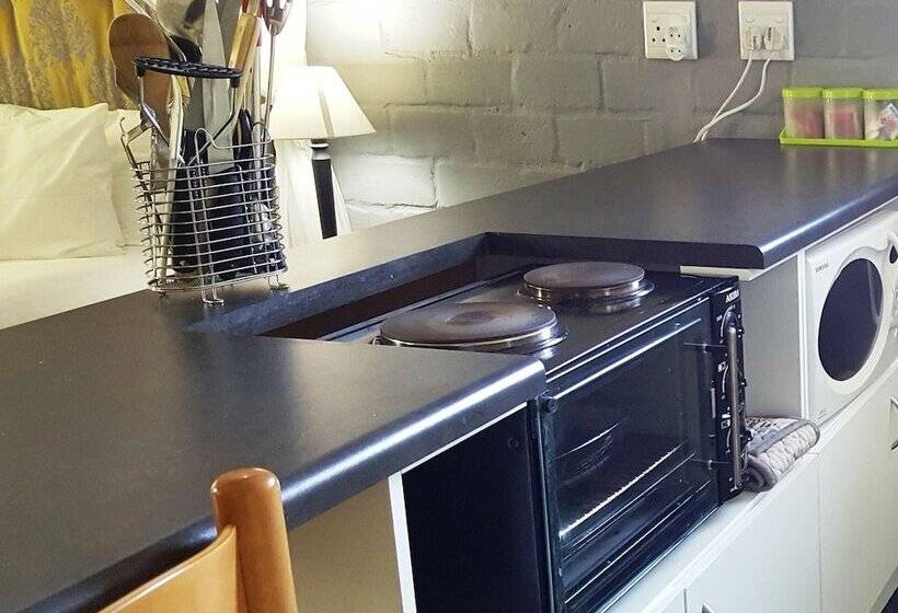 膳宿费 Hornbill House