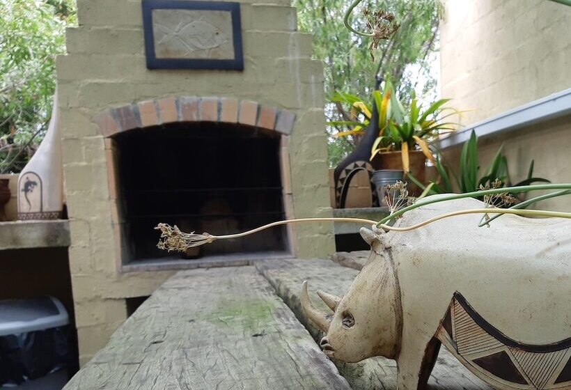 膳宿费 Hornbill House