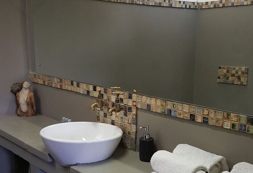 膳宿费 Hornbill House