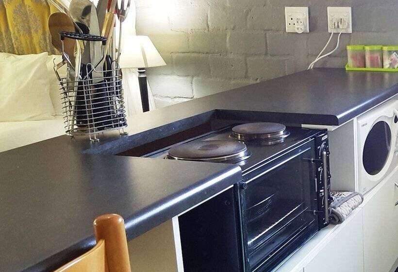 膳宿费 Hornbill House