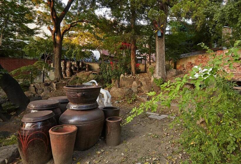 Pensão Jiwoljang Guest House