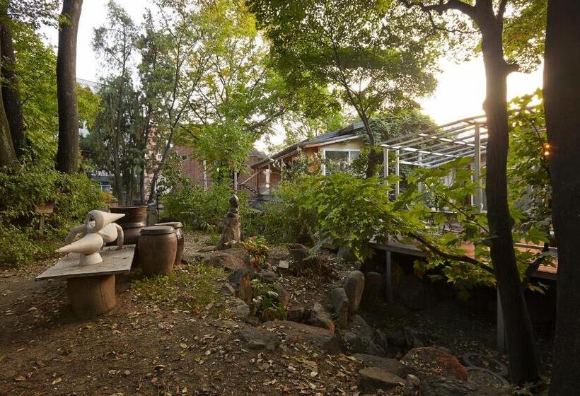 Pensão Jiwoljang Guest House