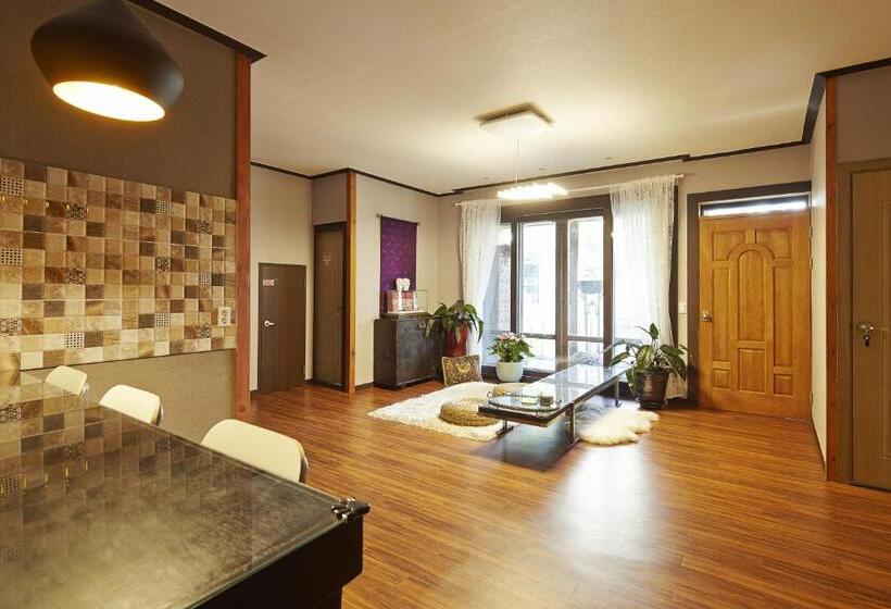 Pensão Jiwoljang Guest House