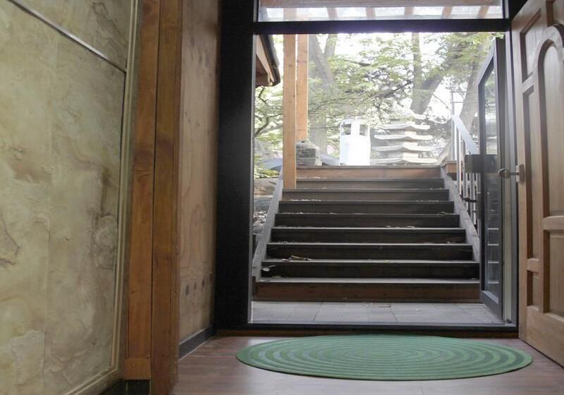 Pensão Jiwoljang Guest House