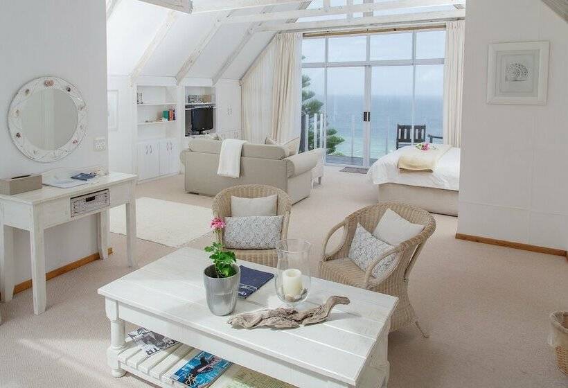 پانسیون Whales Way Ocean Retreat