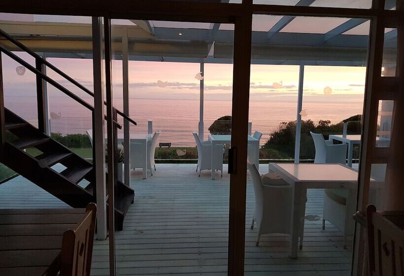 پانسیون Whales Way Ocean Retreat