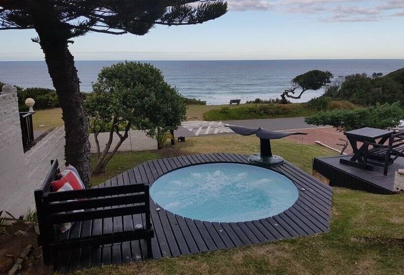 پانسیون Whales Way Ocean Retreat