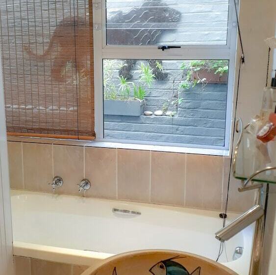 پانسیون Whales Way Ocean Retreat