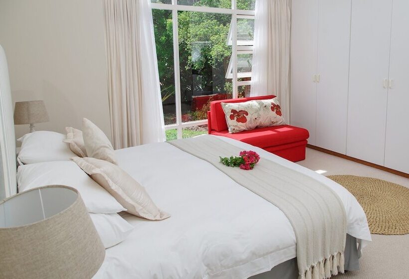 پانسیون Whales Way Ocean Retreat