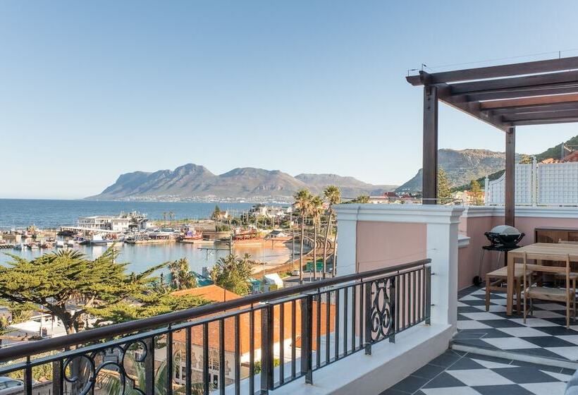 The Majestic Apartment