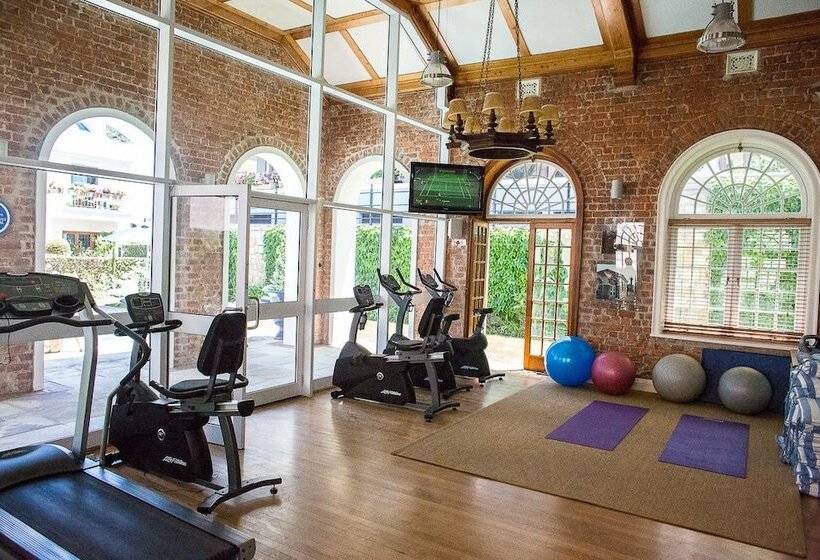 The Majestic Apartment