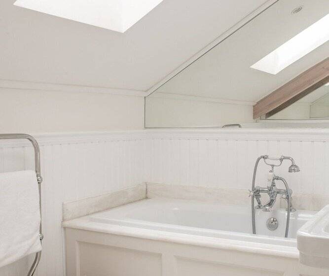 The Majestic Apartment