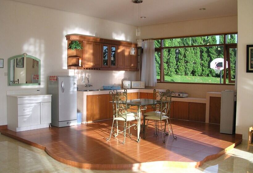 Villa Sophia Cimacan Puncak