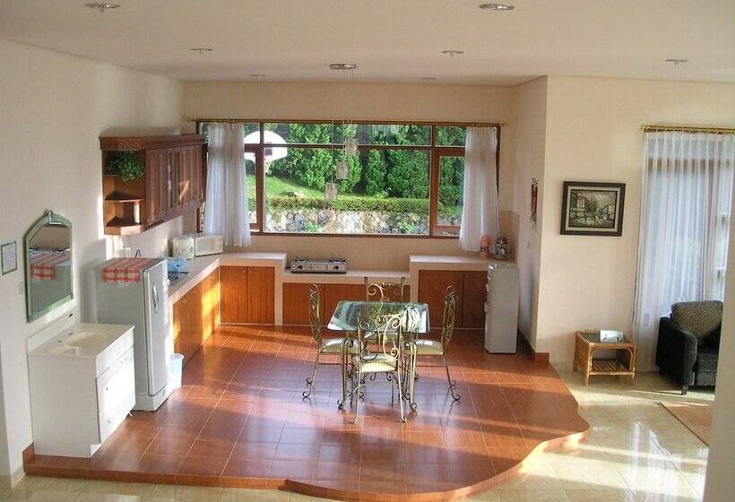 Villa Sophia Cimacan Puncak