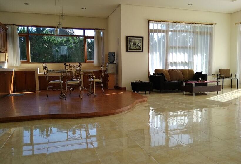 Villa Sophia Cimacan Puncak