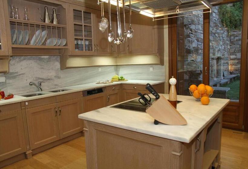 Villa Veneziano Suites & Villa