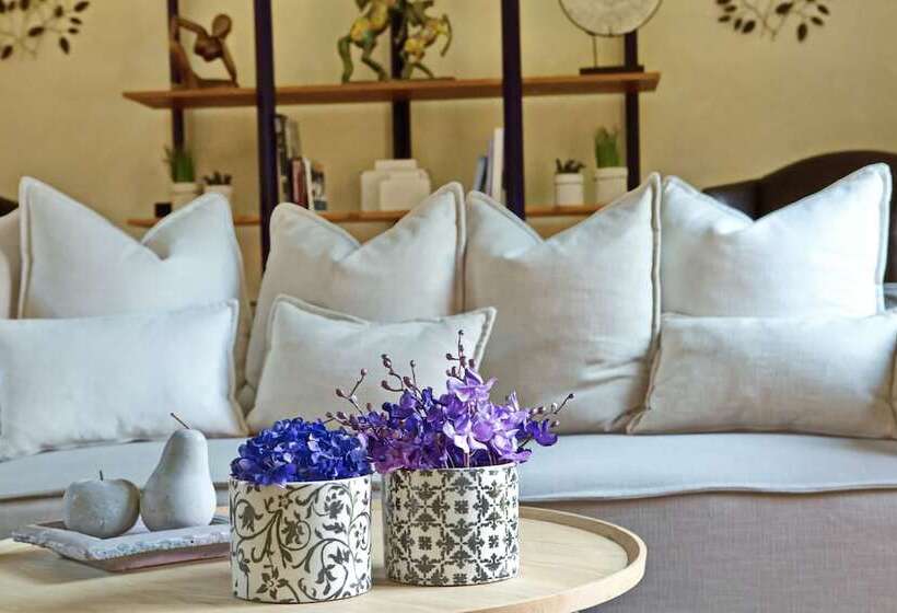 Villa Veneziano Suites & Villa