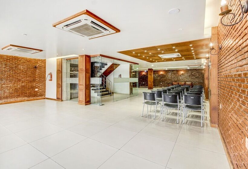 Fabhotel Naman Palace