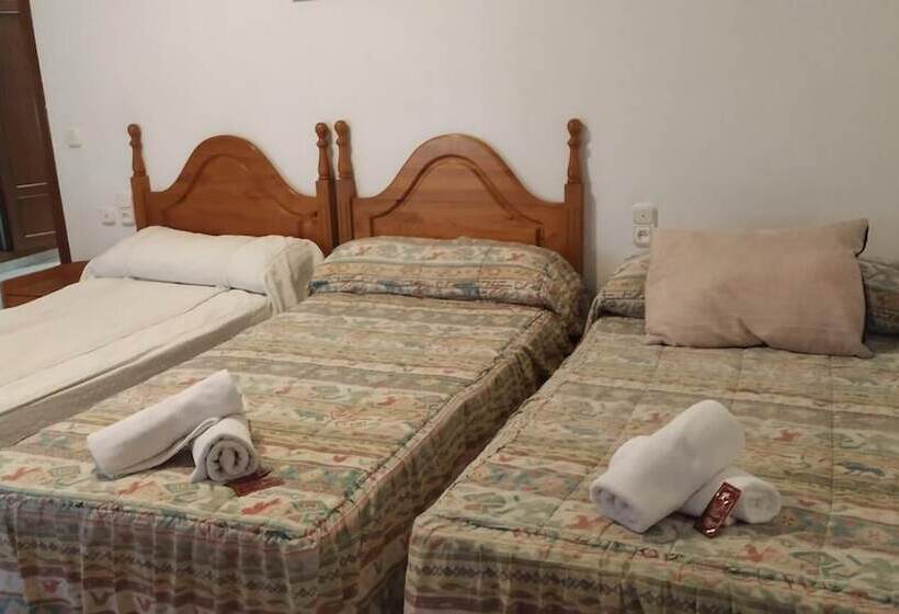 ユースホステル 24h Hostal Antequera