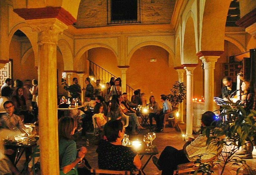 Hostel Café Frenteabastos