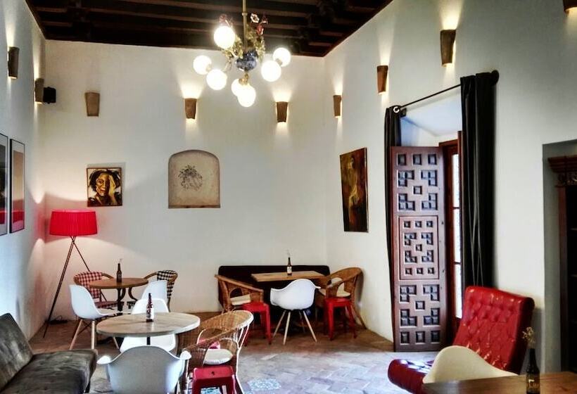 Hostel Café Frenteabastos