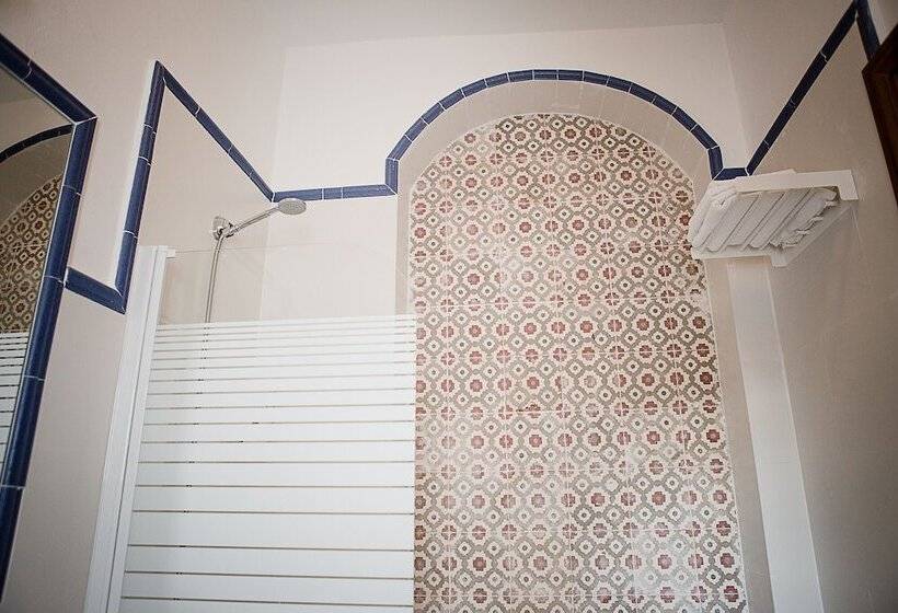 Hostel Café Frenteabastos