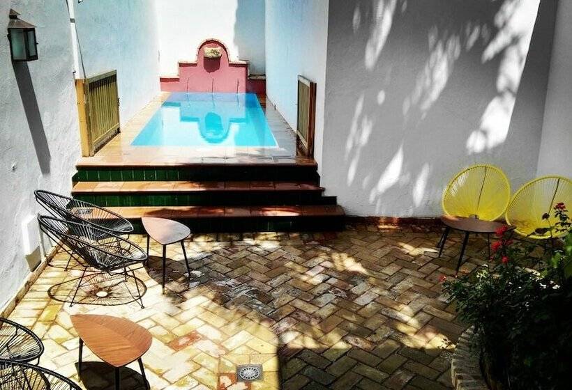 Hostel Café Frenteabastos