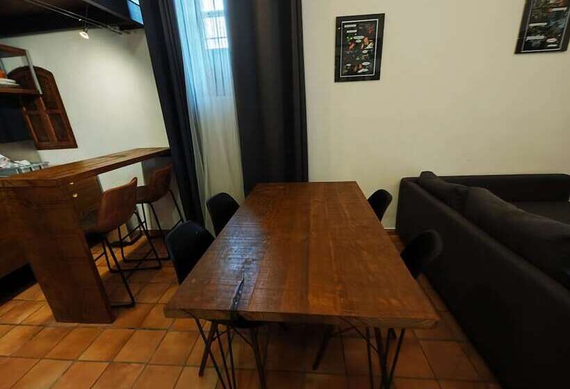 Hostel Café Frenteabastos