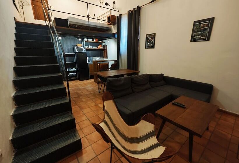 Hostel Café Frenteabastos