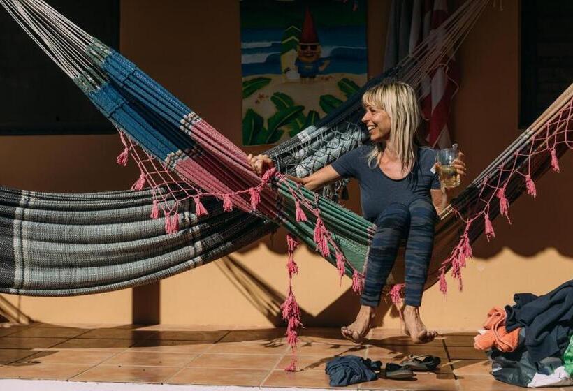 Общежитие Twin Fin Surf Camp