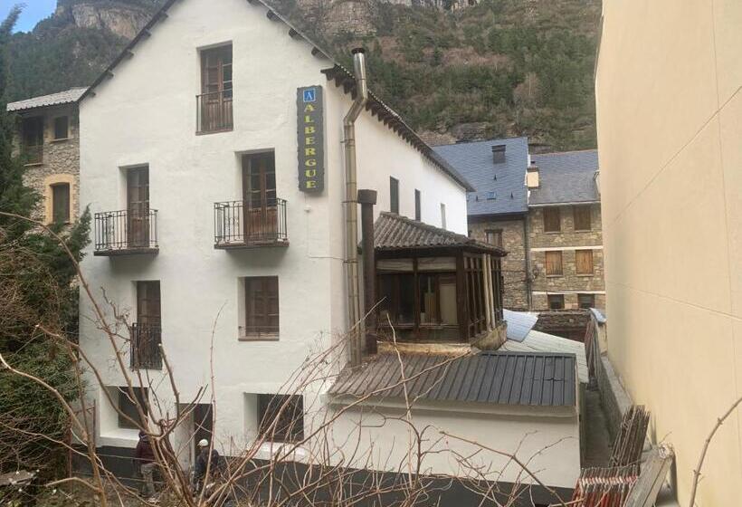 Albergue Refugio Sargantana