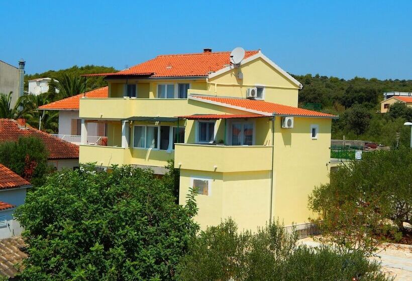 Apartments Cvita Holiday