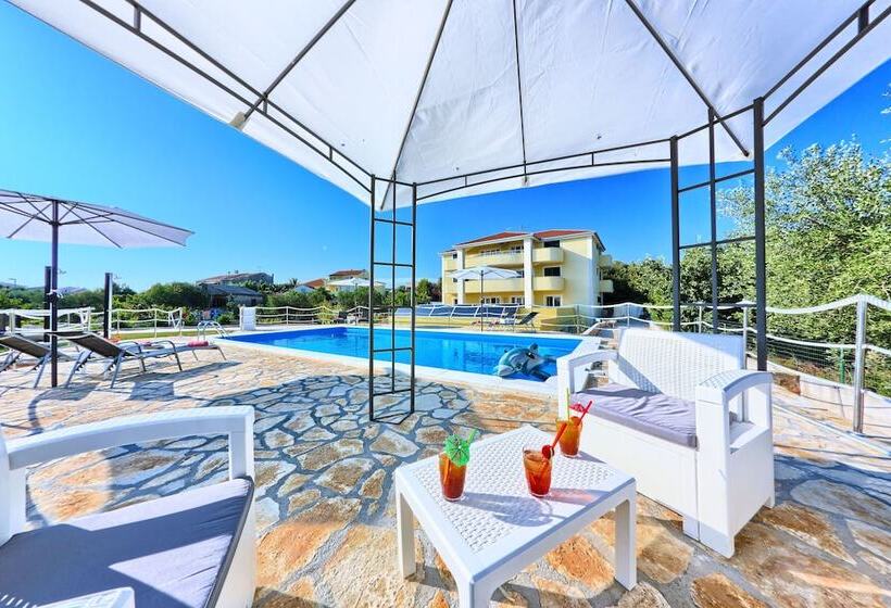 Apartments Cvita Holiday