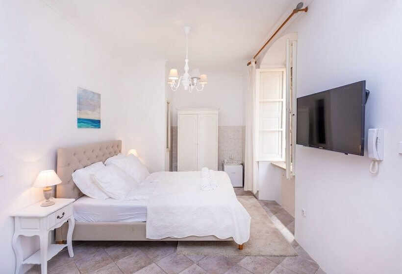 Kenova Apartments Old Town