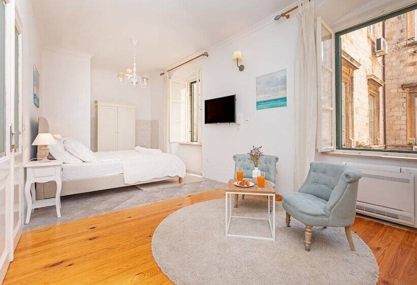 Kenova Apartments Old Town